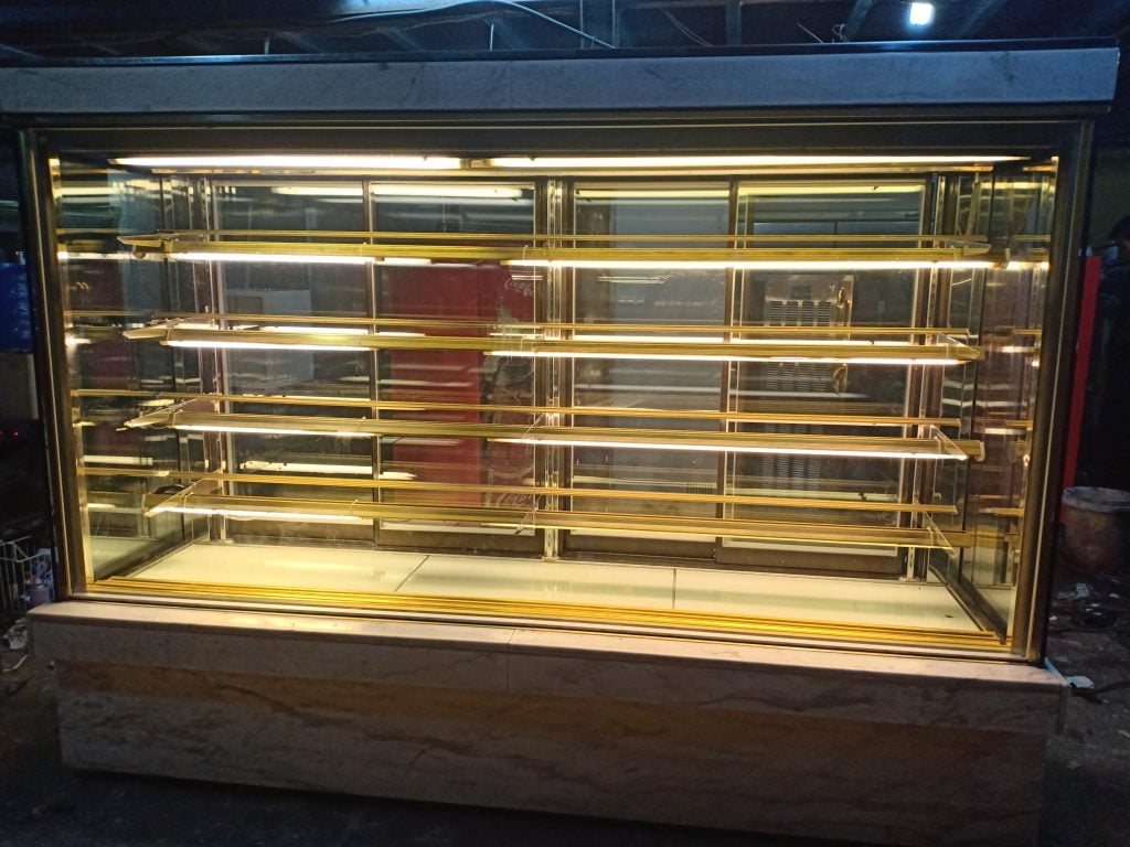 Tủ bánh kem cũ