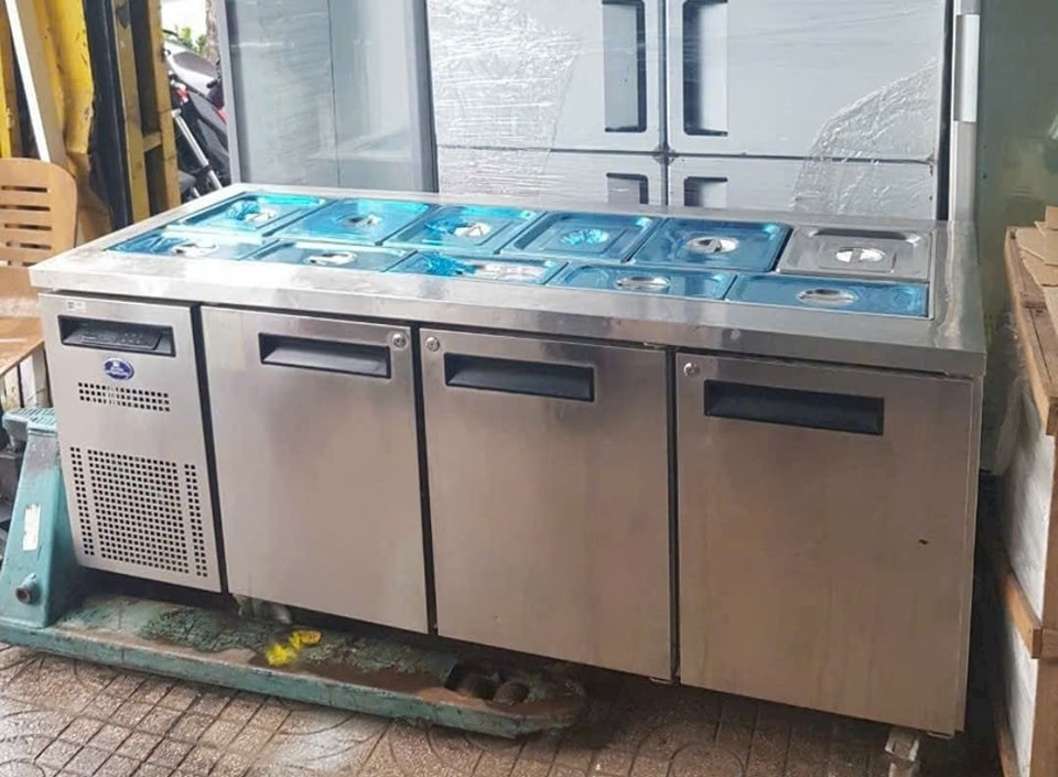 Thanh lý tủ bàn lạnh salad mát hiệu Sanden intercool .